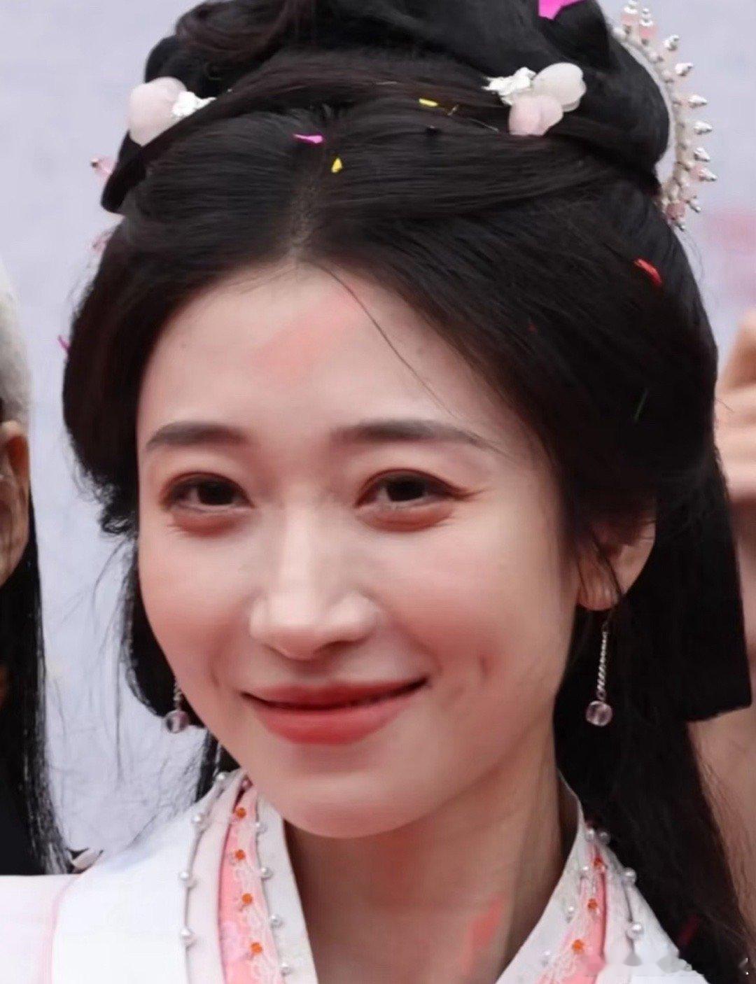 面相有点苦，所以她演虐恋非常到位