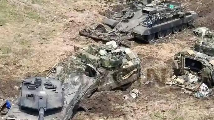 俄乌冲突提醒中国：解放军要在西部沙漠，屯够300万人的武器弹药。这究竟是为什么呢