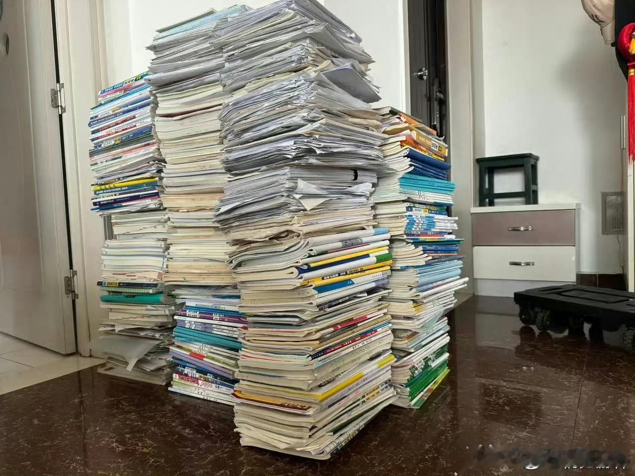 有个网友，孩子参加2026高考，三年陪读下来，又是租房，又是补课的，茶米油盐醋算