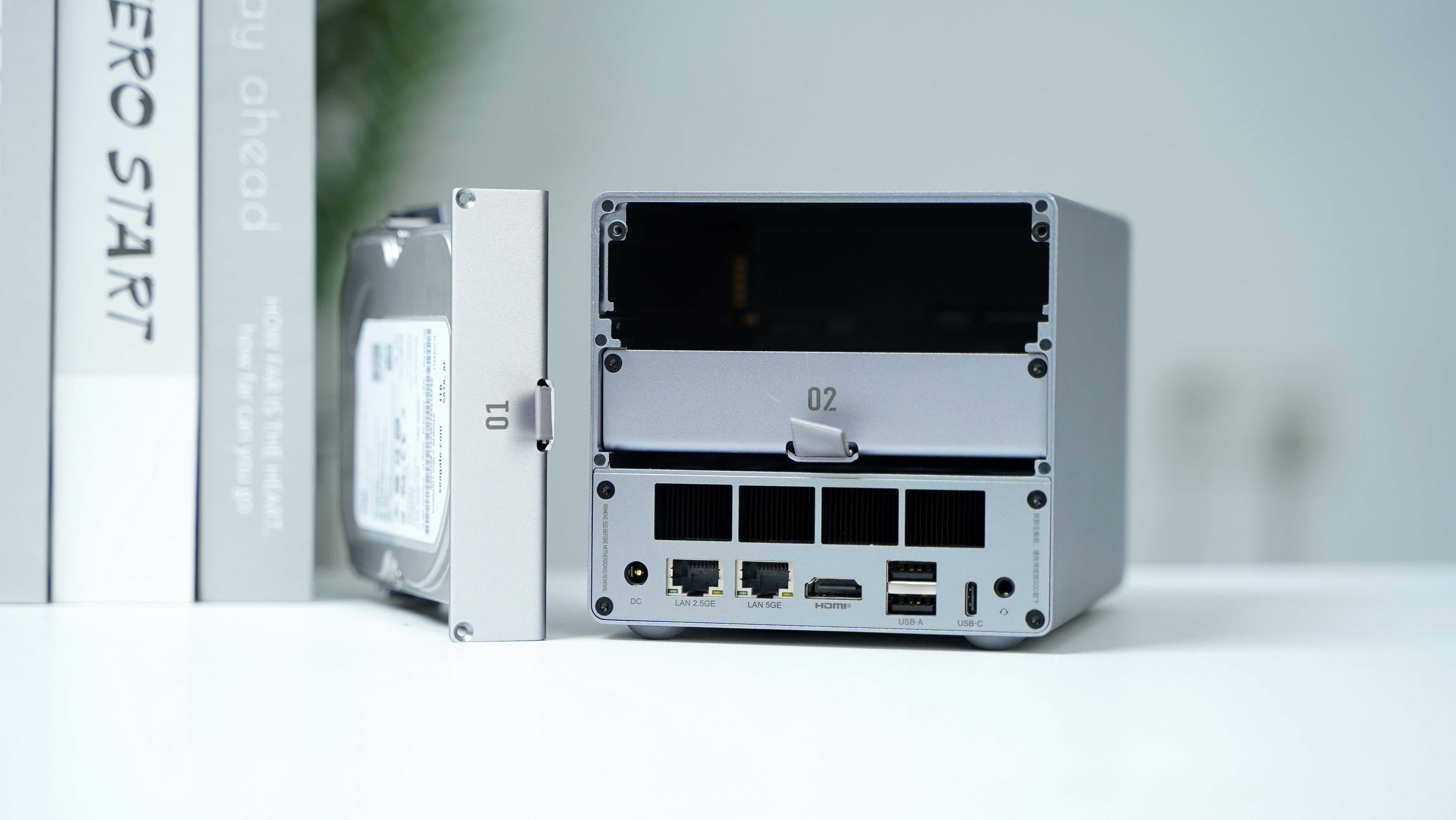 哎，你见过这么小的NAS吗？零刻MEPro，巴掌大的机身，竟能塞下2块3.5寸