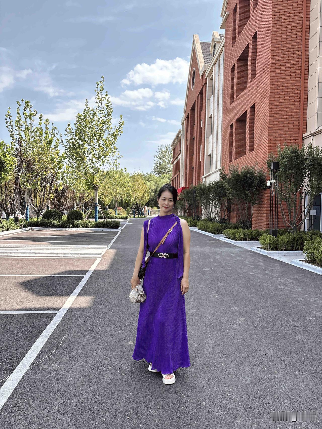 我50多岁了，再也不保养自己的脸了，而是把时间花在管理身材上。中老年后，不管