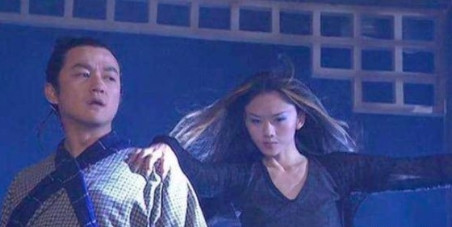 李亚鹏说，拍《射雕英雄传》的时候，突然有一个武替找他，说：“鹏哥，下一场戏能不能