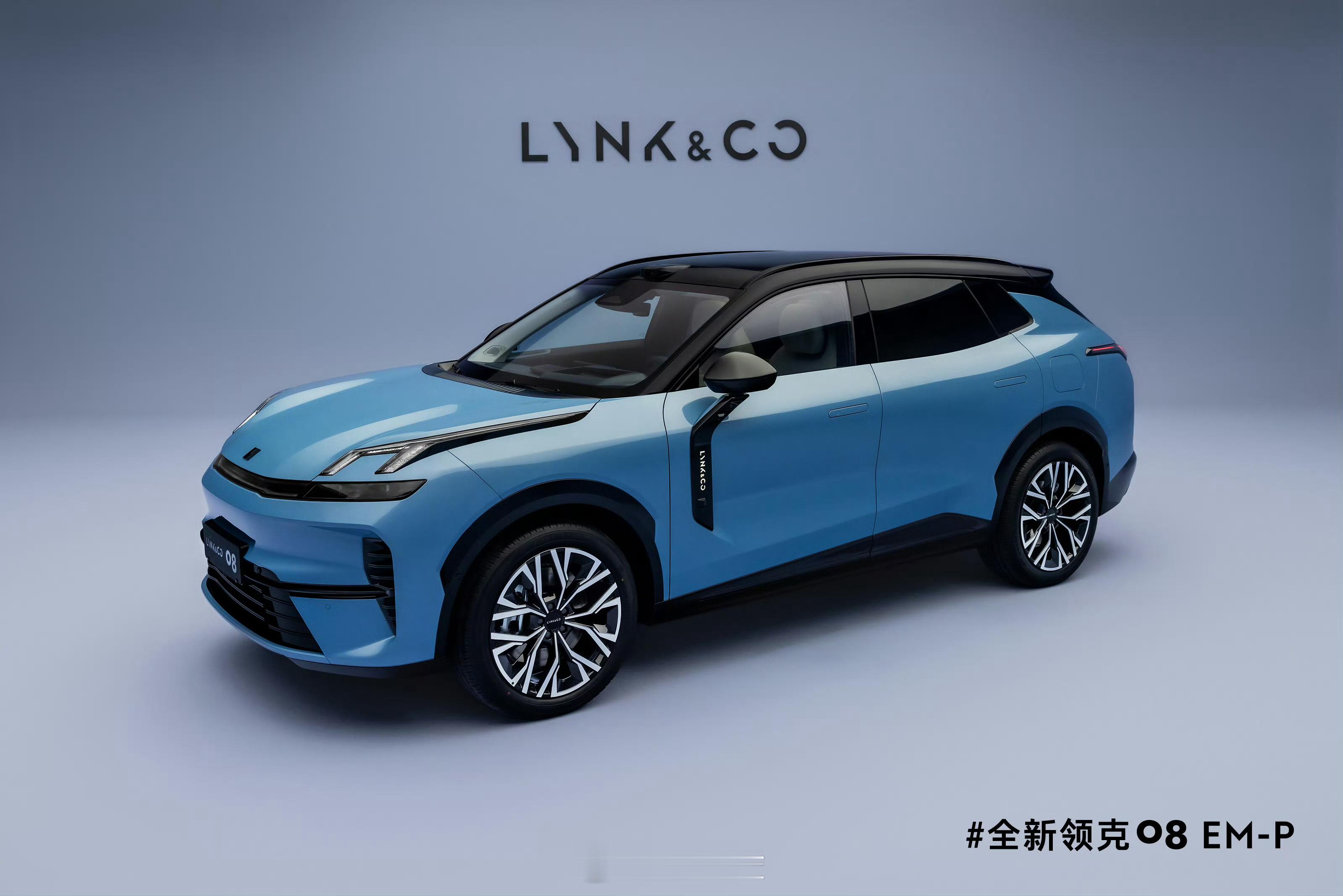 就凭借这个颜色，我得夸一句领克08帅炸，蓝得可贵​​​