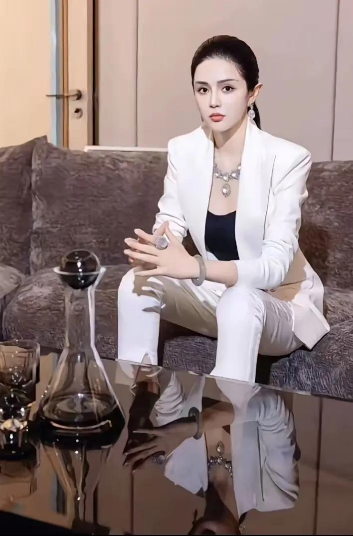 92年安徽姑娘豪捐500万救嫣然医院，曾端盘子摆地摊讨生活2026年1月21