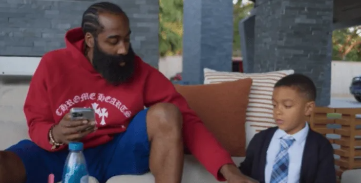 近日，快船球员詹姆斯-哈登在一档节目中谈到了自己的儿子杰斯。哈登表示：“杰斯就