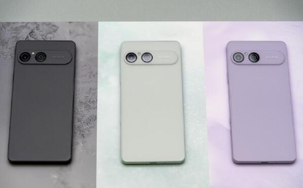 骁龙6Gen3、塑料机身、8+128GB存储组合；跑马大黑边、5000mAh电池
