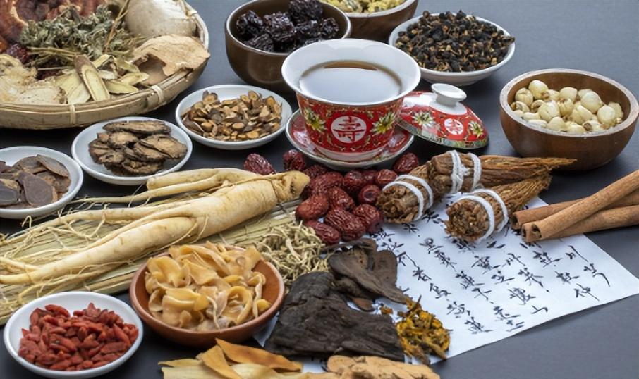 一味养肝专属良方！补足肝血，眼亮、眠安、筋骨柔大家好，我是陈医生。很多人长期