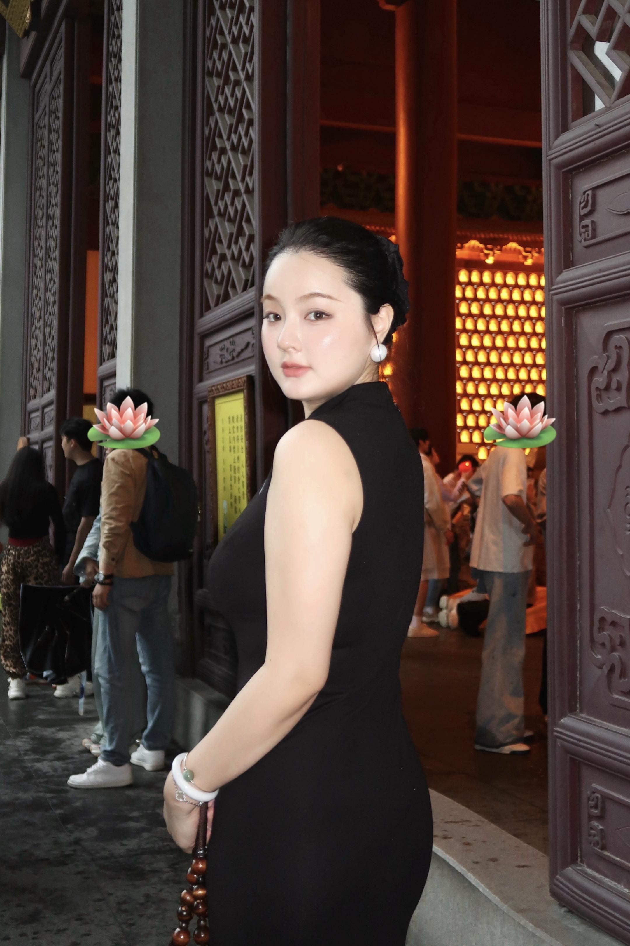 中国女人穿旗袍