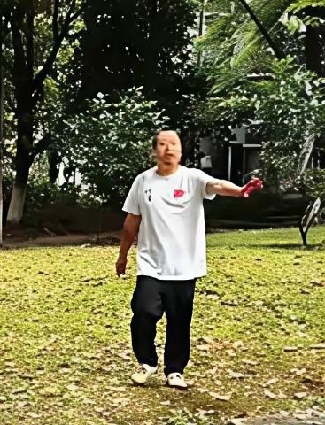 汪副教授真不值，糊涂，收入看绩效，副教授兢兢业业多干活，完全可以比正教授拿得多，