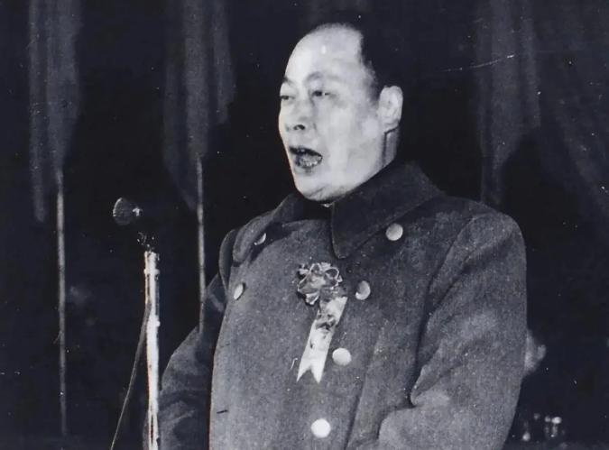 1949年，谢晋元的遗孀向陈毅要了一个房子，陈毅就把吴淞路466号送给她，几天