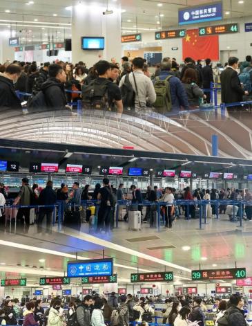 这是非去不可吗？ 日本记者在浦东机场看到的震撼一幕：前往日本的值机口中国人排