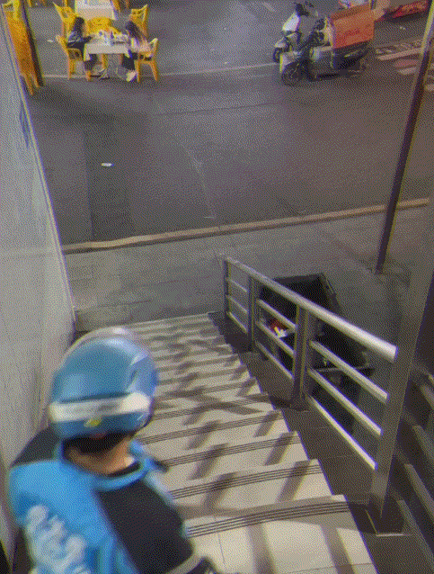 这是谁的外卖汤撒了[抠鼻]