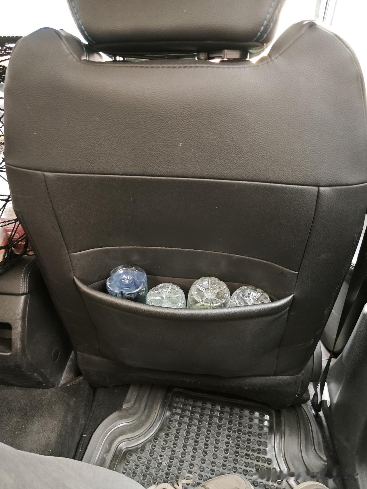 打滴滴撞见后座这几瓶“神秘液体”，我瞬间不敢动了今天在佛山打滴滴去医院，一