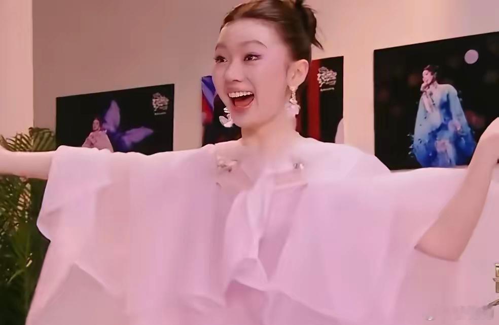 看了第二期歌手，我只能说一届不如一届，阴盛阳衰的一届，照这个趋势下去，单依纯大概