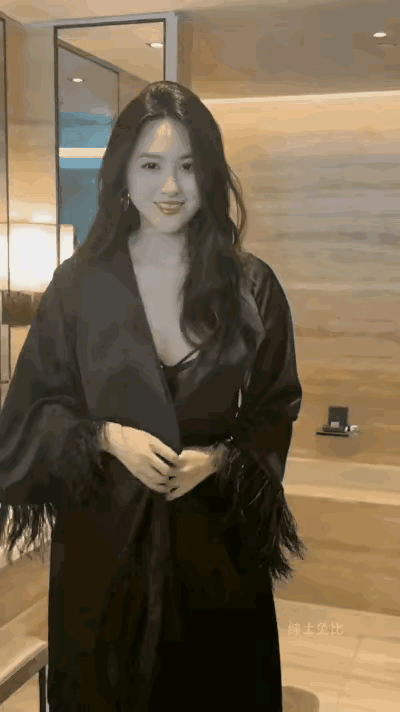 这身材，哪个男的能不爱，掀开的一瞬间，我都被迷住了。[爱心][爱心][爱心][