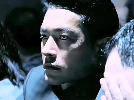 古装时装压倒一片，半永久造型的帅哥拿什么比？