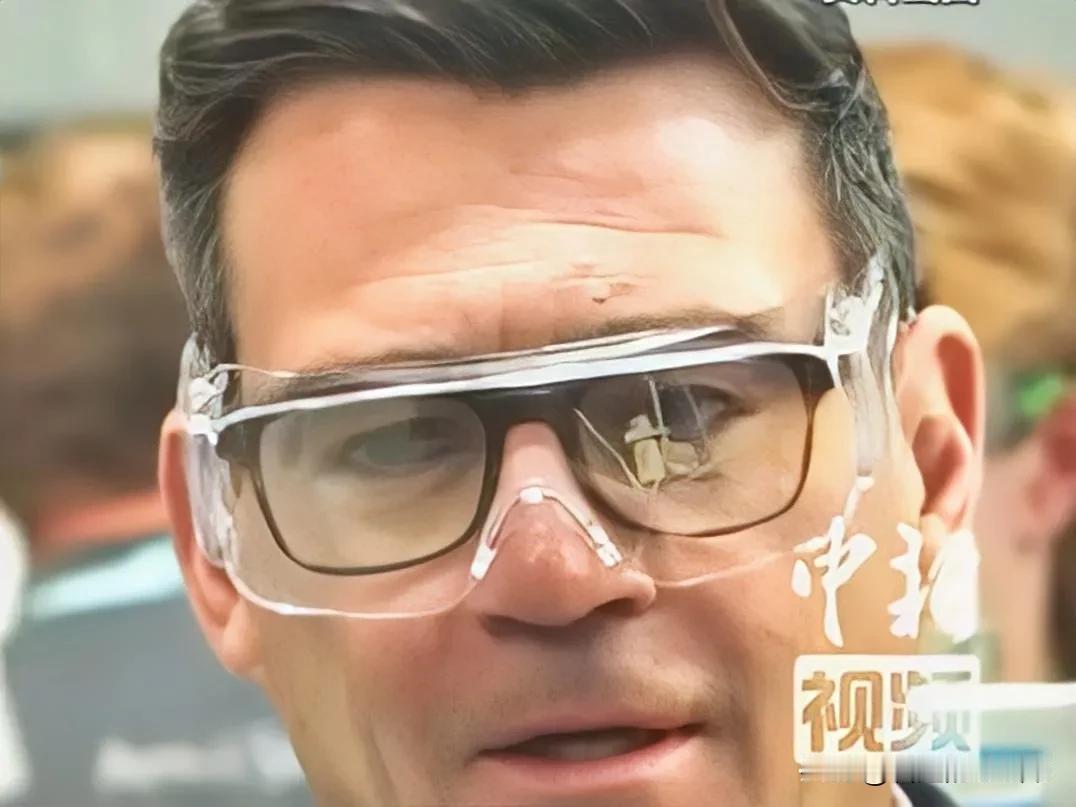 英国根本没把俄方的警告放在眼里。针对拉夫罗夫18日的警告，英国首相伯纳姆当天就