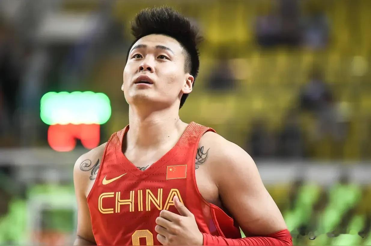 实话实说，亚洲杯中国男篮93：88险胜沙特，此役中国表现最好的三位球员是：1