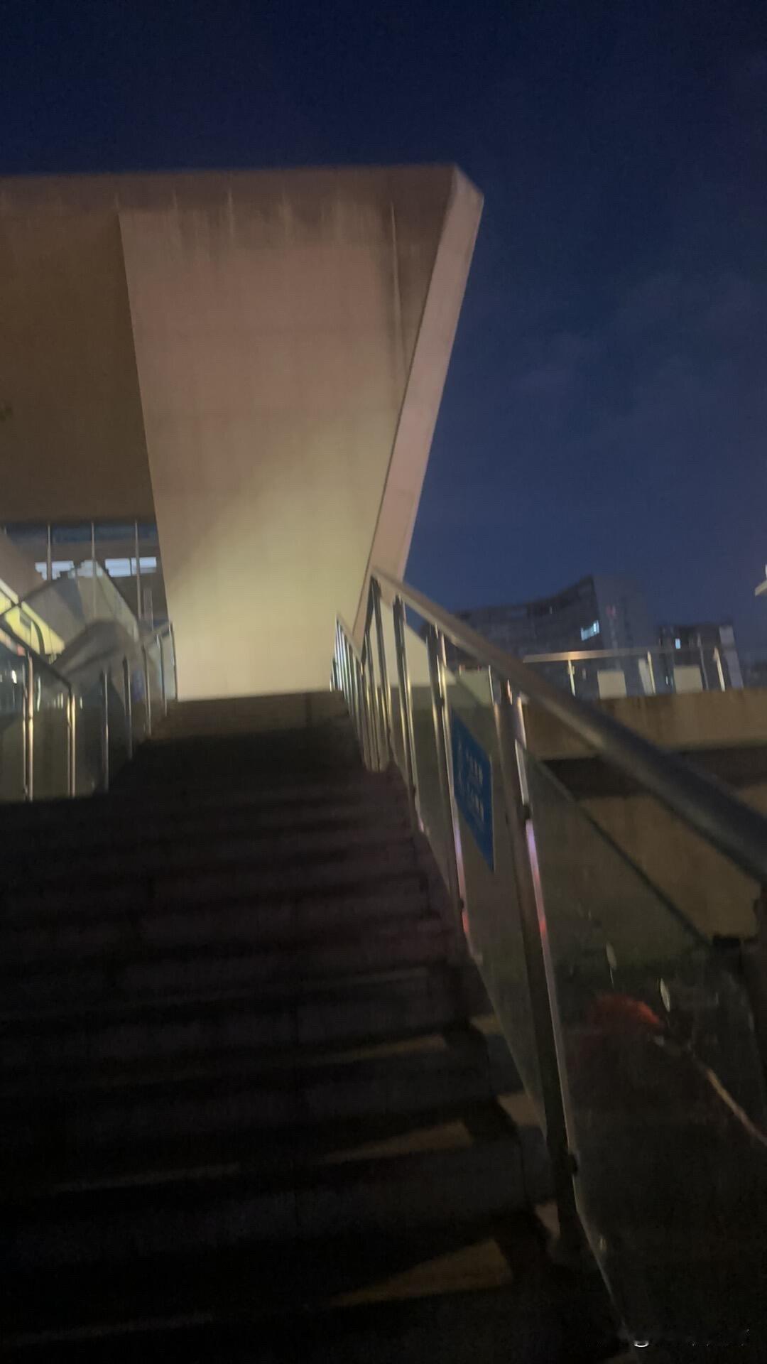 离婚了，手里有二十万，可以买房子吗？离婚了，小孩给男方，我不用出抚养费，可以随