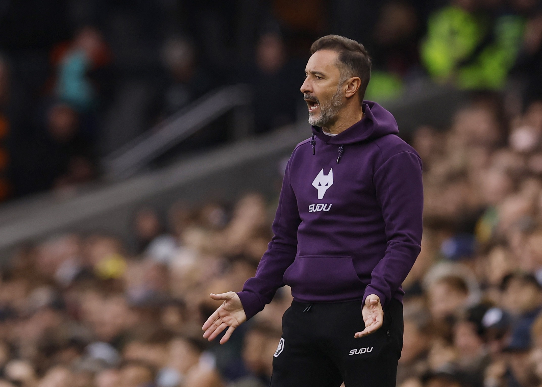 这次还能保级吗? 连续两个赛季英超前10轮不胜, 狼队是历史首队