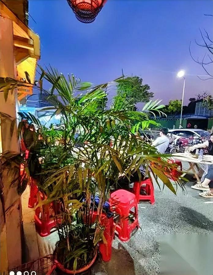 我闺蜜昨天差点把自己“送”错时间21点就扛着行李箱冲去机场结果被值机大哥