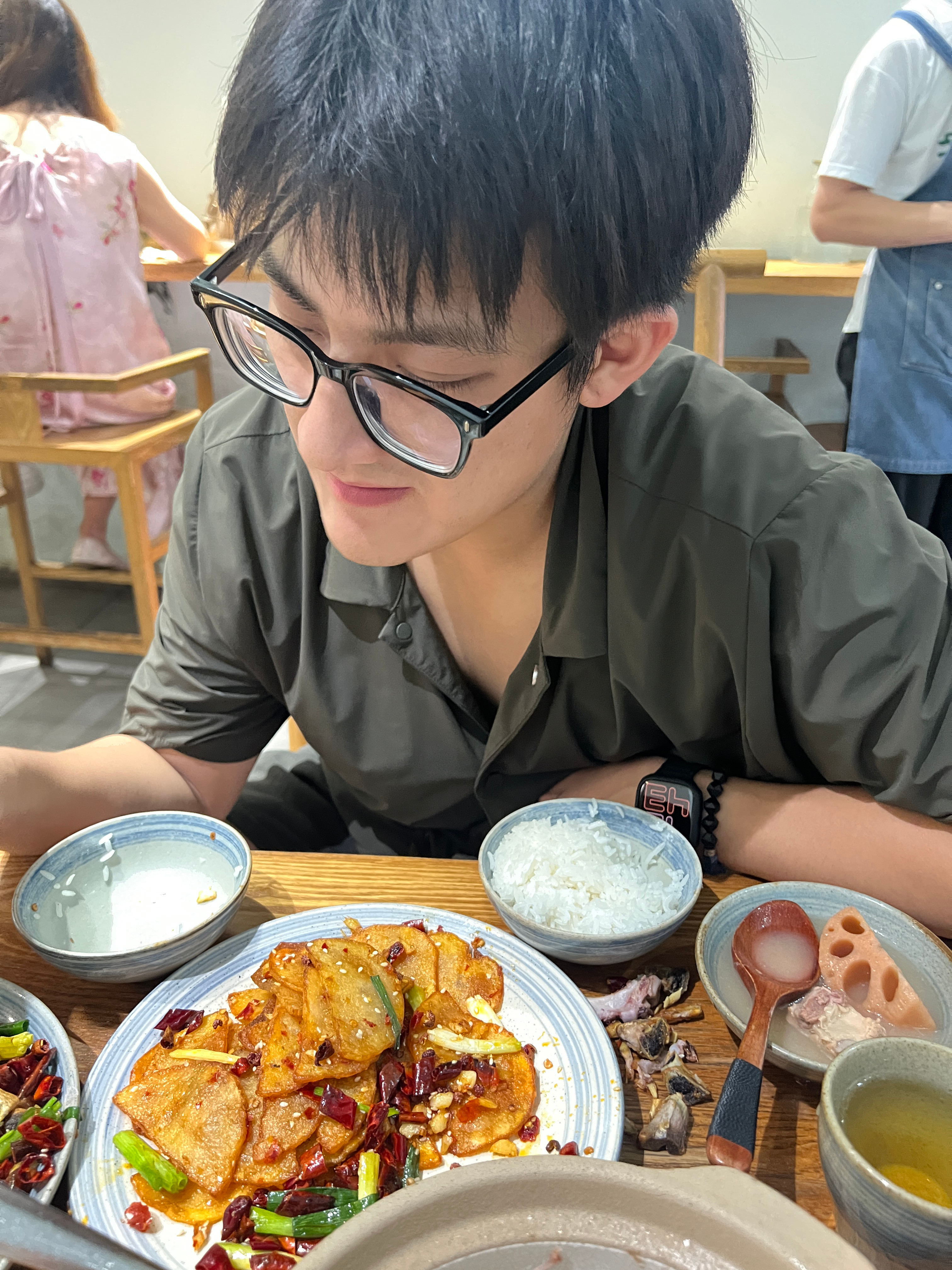 七夕～下班去吃了美团收藏夹里的静一餐厅放在收藏夹里落灰的店越来越少了有他在之后我的行动力逐渐拉满不过