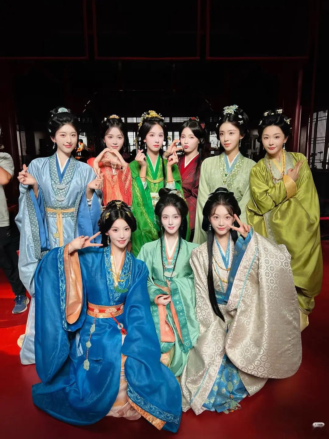 翘楚里面有很多美女嘟嘟压力很大啊