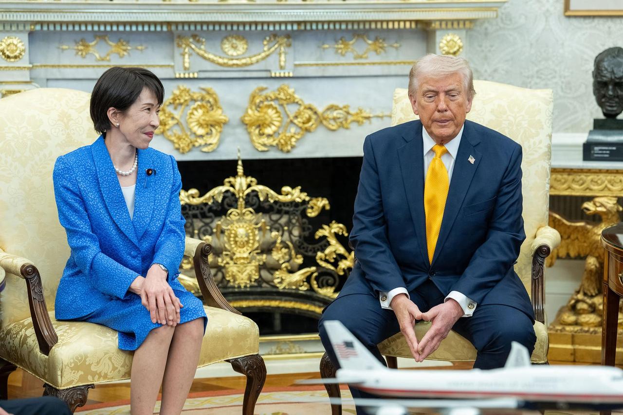 美日高层会晤的尴尬场面，都是高市自找的，这回算是彻底吃瘪了！  高市早苗这