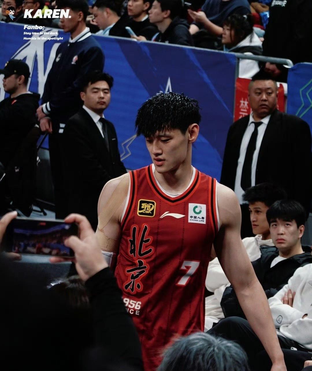 太可惜！北京74-77惜败广厦，这三位球员成输球“罪魁祸首”！1. 曾凡博，攻