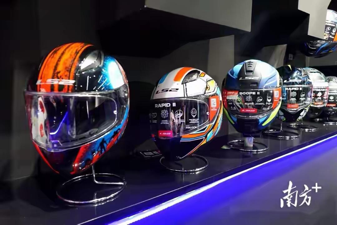 3月28—29日，张雪机车包揽WSBK葡萄牙站双冠，中国摩托首次登顶国际顶级赛事