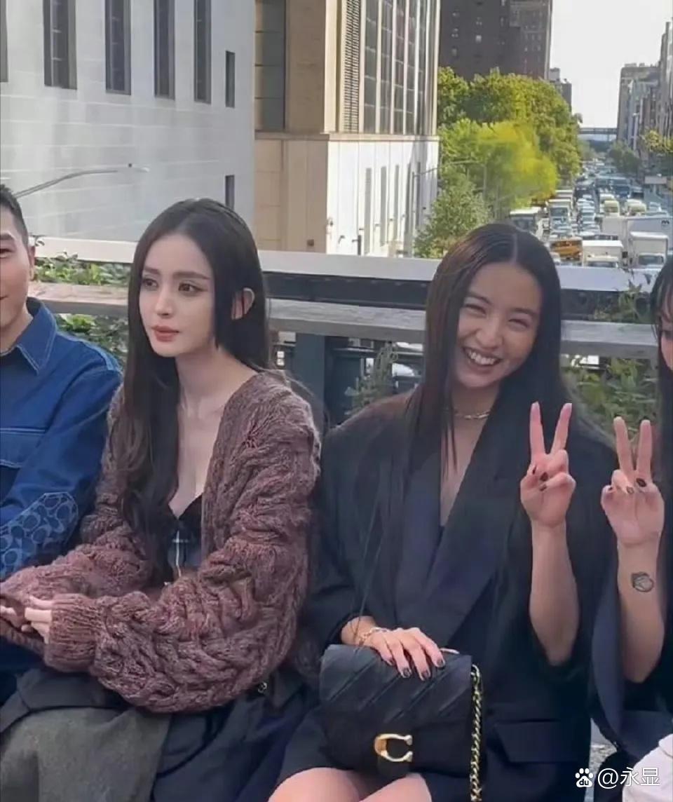 娜扎美的，感觉跟周围的人都不在一个图层