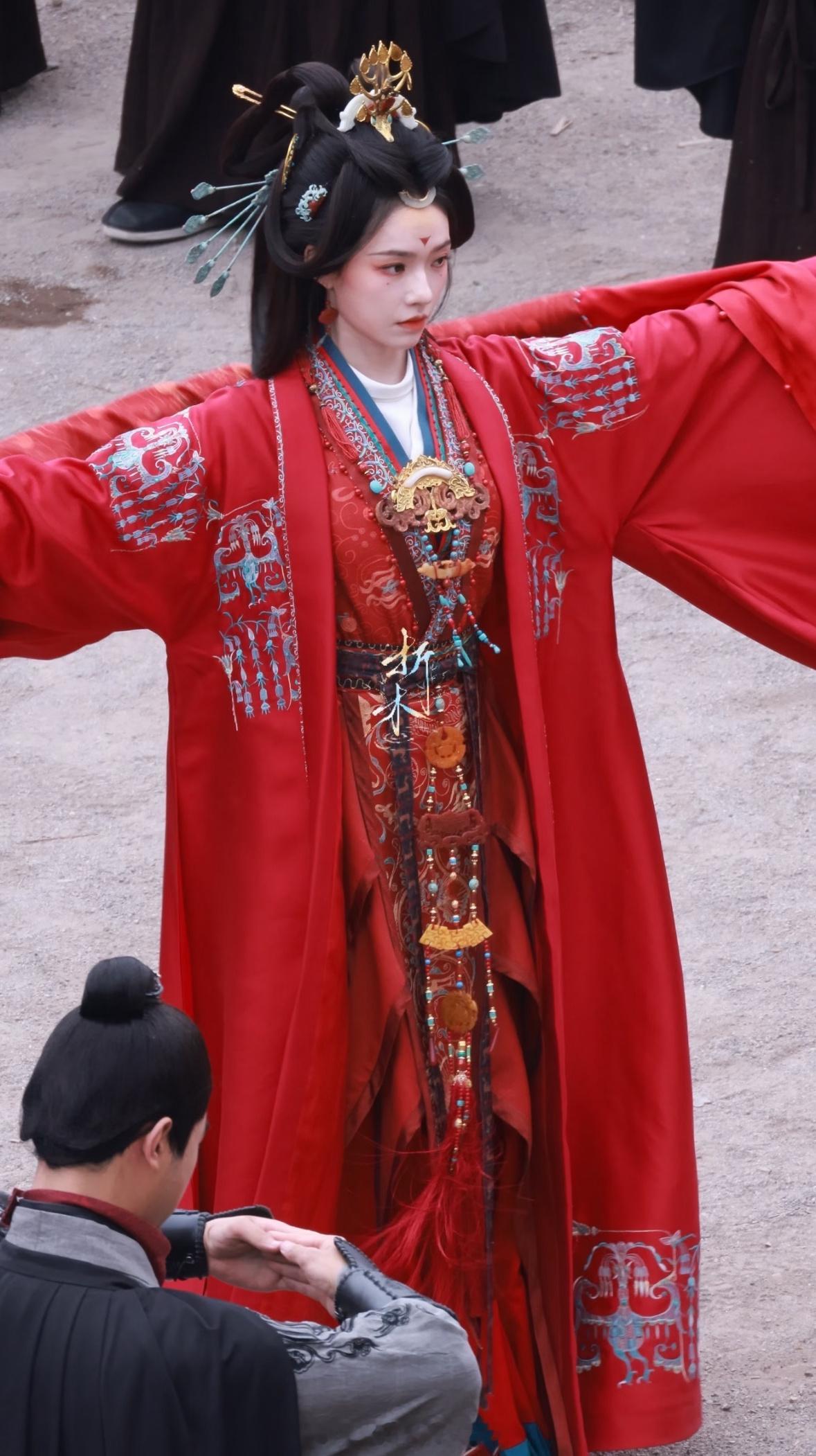 林允归鸾大婚造型林允归鸾婚服路透林允都美成啥了