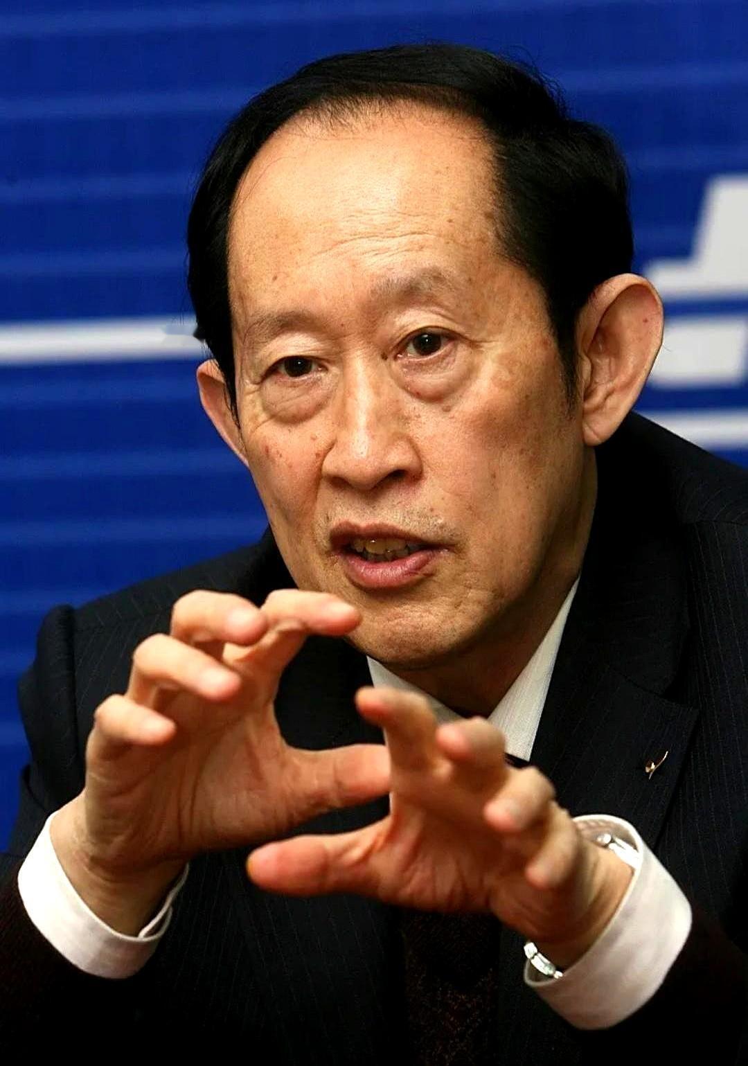 干得多却被踢？真相扎心老赵在车间干了三十年，技术顶呱呱，可一提班长就摇头。