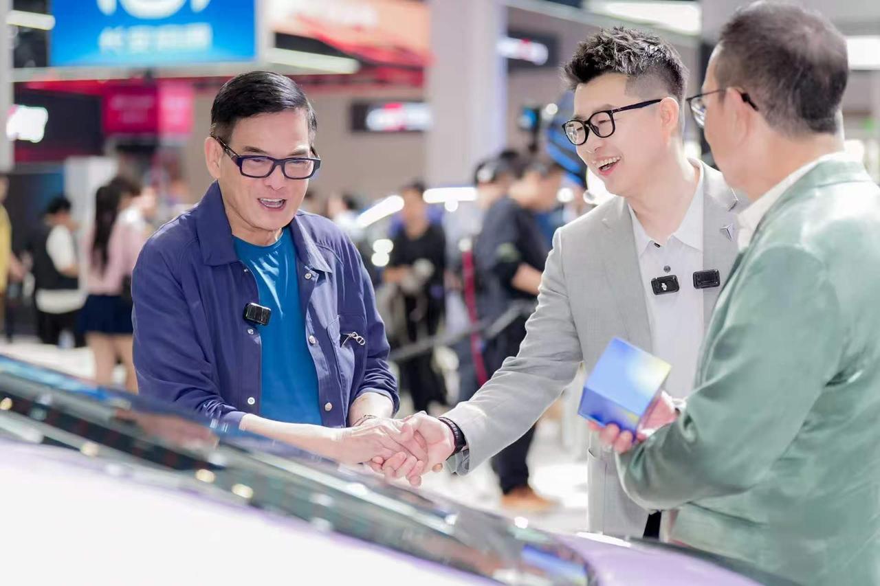 12万级纯电轿跑天花板来了！深蓝L06Max正式发布，直接把高端技术下放平民市