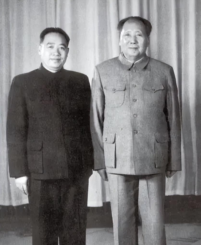 2015年，100岁的汪东兴临终前说出了一个秘密，并且含泪说道：“主席，我没有出
