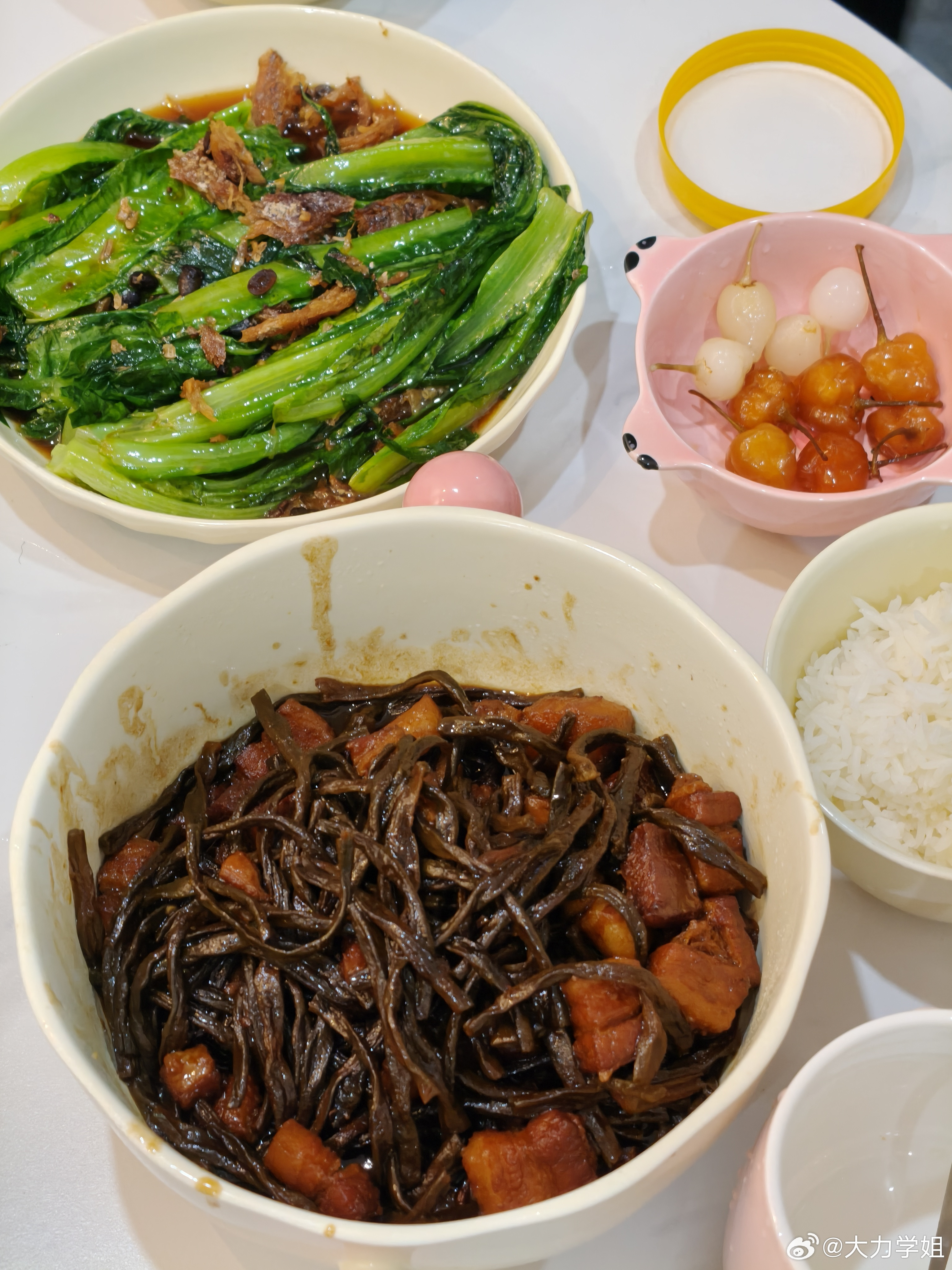 又是蹭美女又是蹭饭的~这一刻的我真的太幸福了[哭哭]​​​