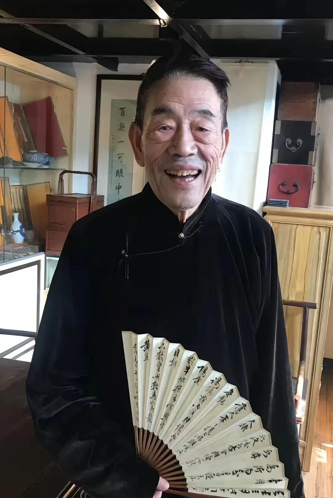 94岁的杨少华离世了，“养儿防老”在他这儿沦为了笑谈，为了四个儿子，他也算是被榨