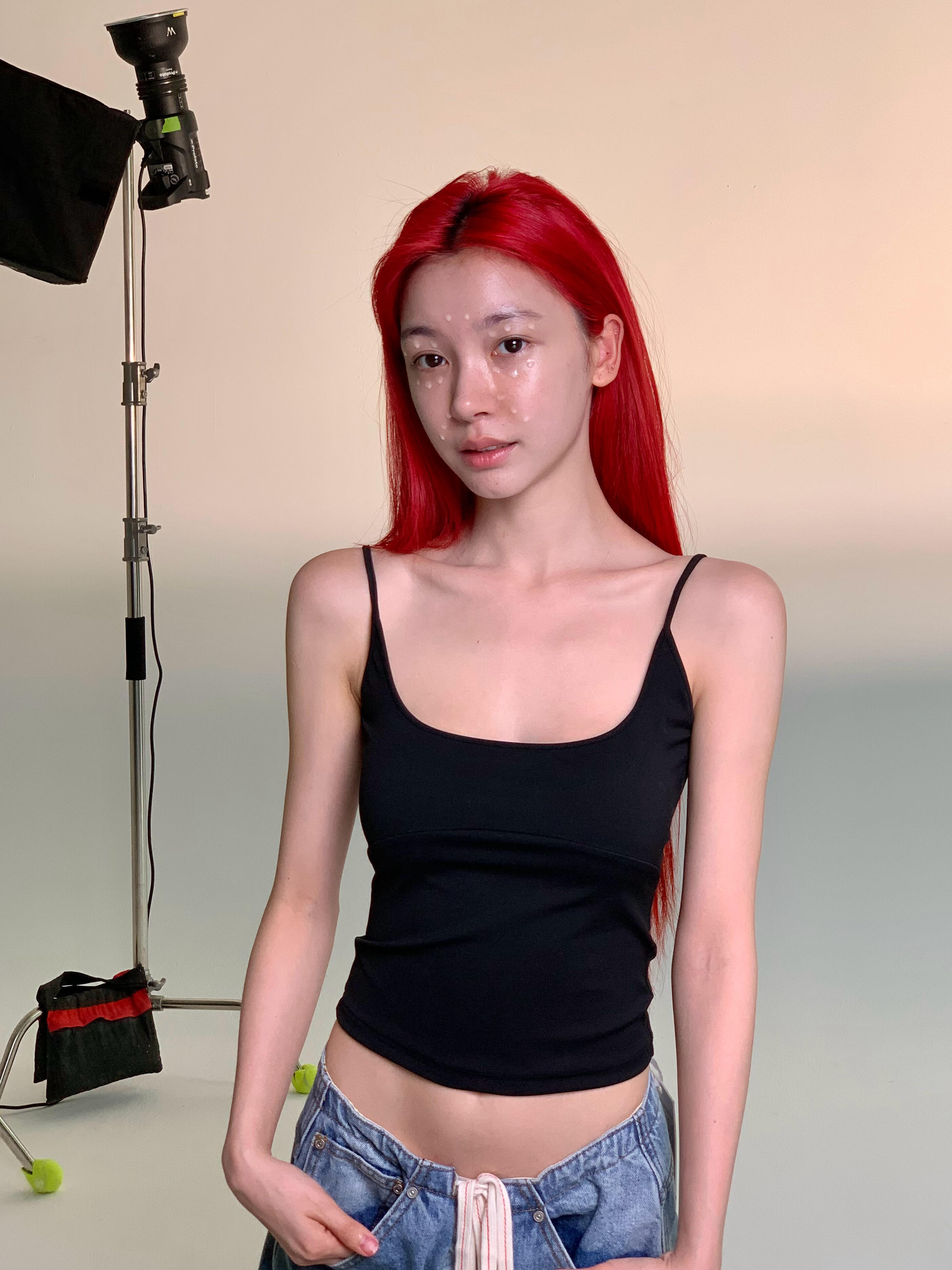 易梦玲这要是不用粉底液的话和普通人没啥区别嘛