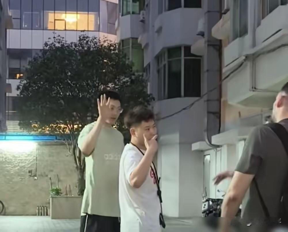 当球迷都在说杜润旺有负杜峰的信任，上场不给力，降了犯规在增比，其它数据都在下降，