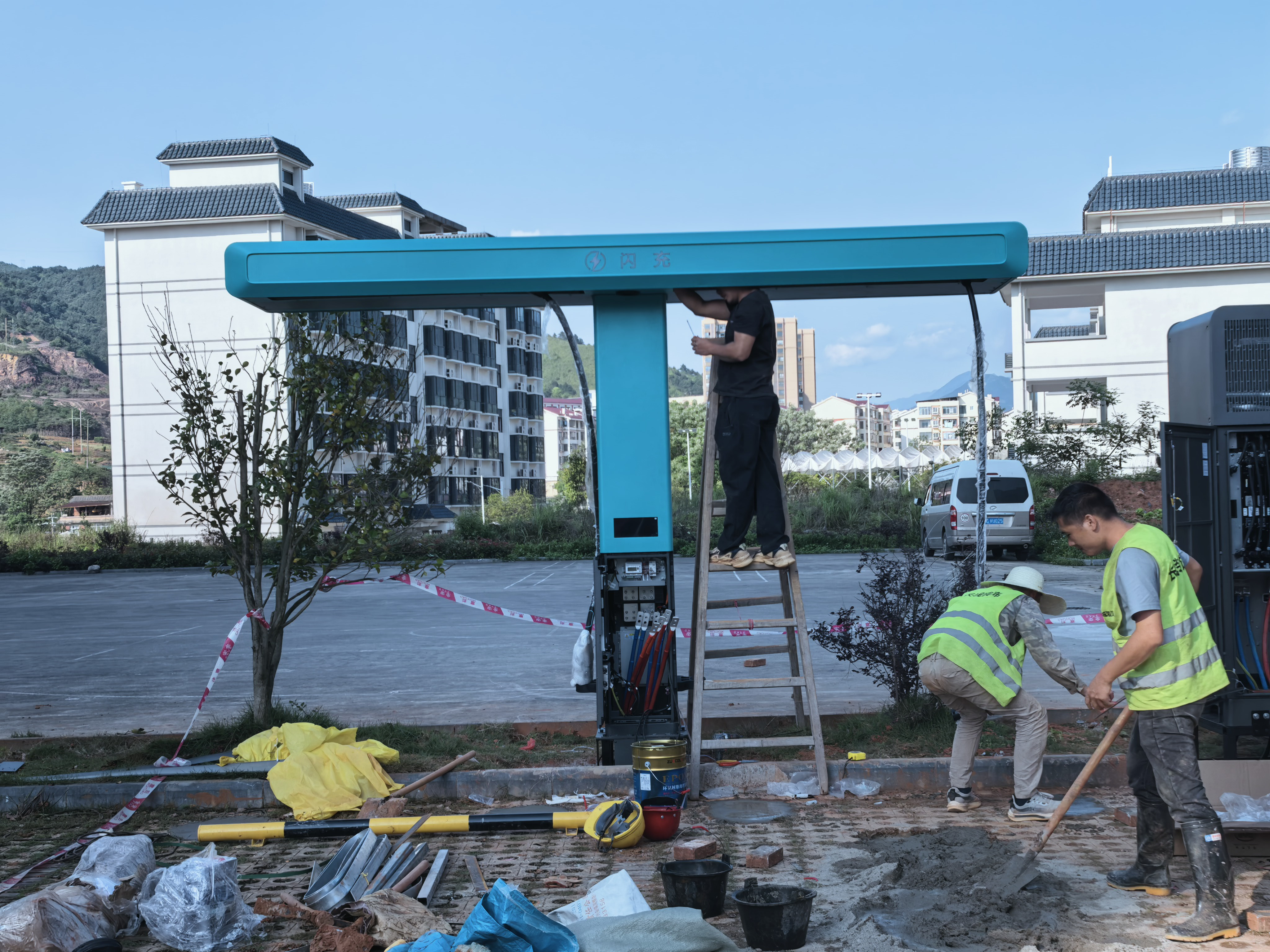 灌阳惊现比亚迪闪充！小县城也能享“油电同速”，比亚迪威武！