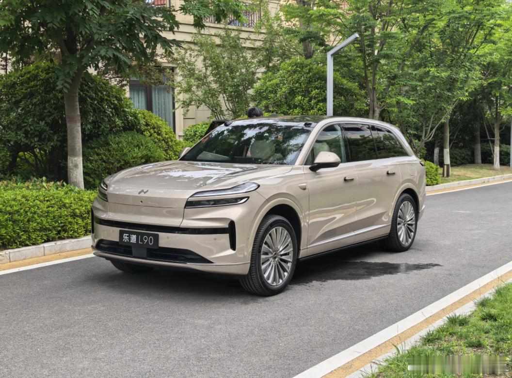李斌自曝：40%用户怕蔚来倒闭不敢买车！8月30日消息，据“晚点Auto