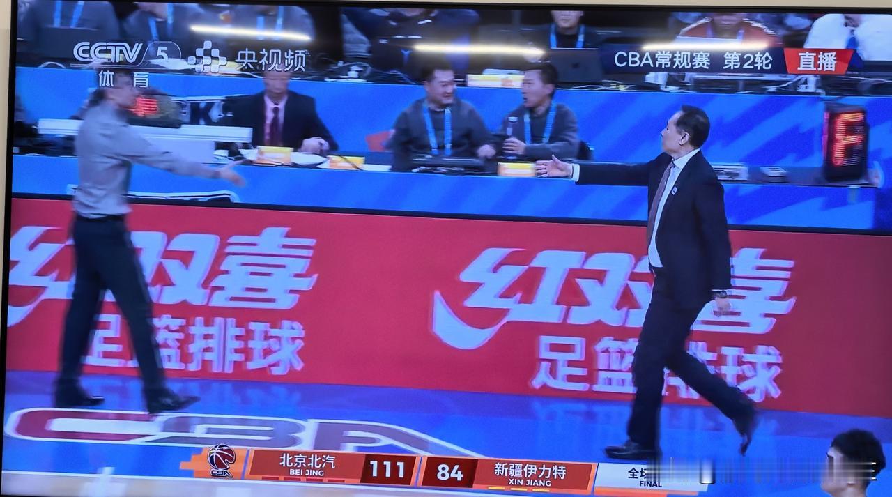 三分球8中7，上场22分钟狂砍29分，陈盈骏天神下凡！北京主场111比84暴揍“