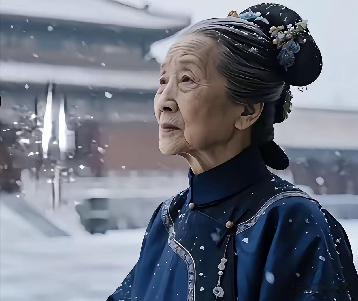 乾隆22年，康熙帝97岁的定妃去世。她一生仅被康熙帝宠幸过一次，却凭着这次偶然的