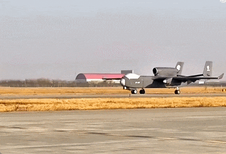 日本战机宫古海峡作秀，旧装备硬碰中国辽宁舰，新无人机突然出鞘现真身。前几天听说