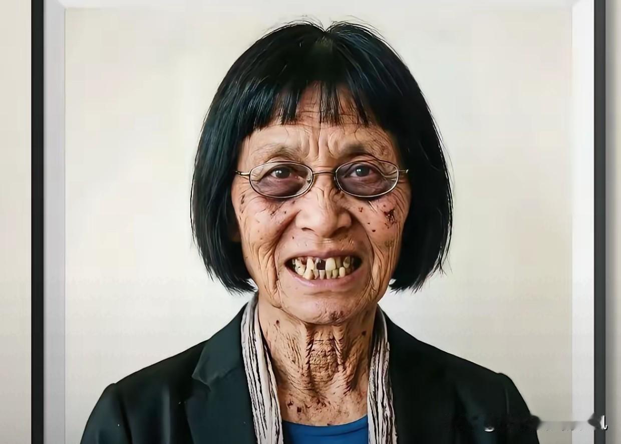 免费送清华美院丁教授画像的相关讨论，在网上持续发酵。说实话吧，她的艺术作品实在