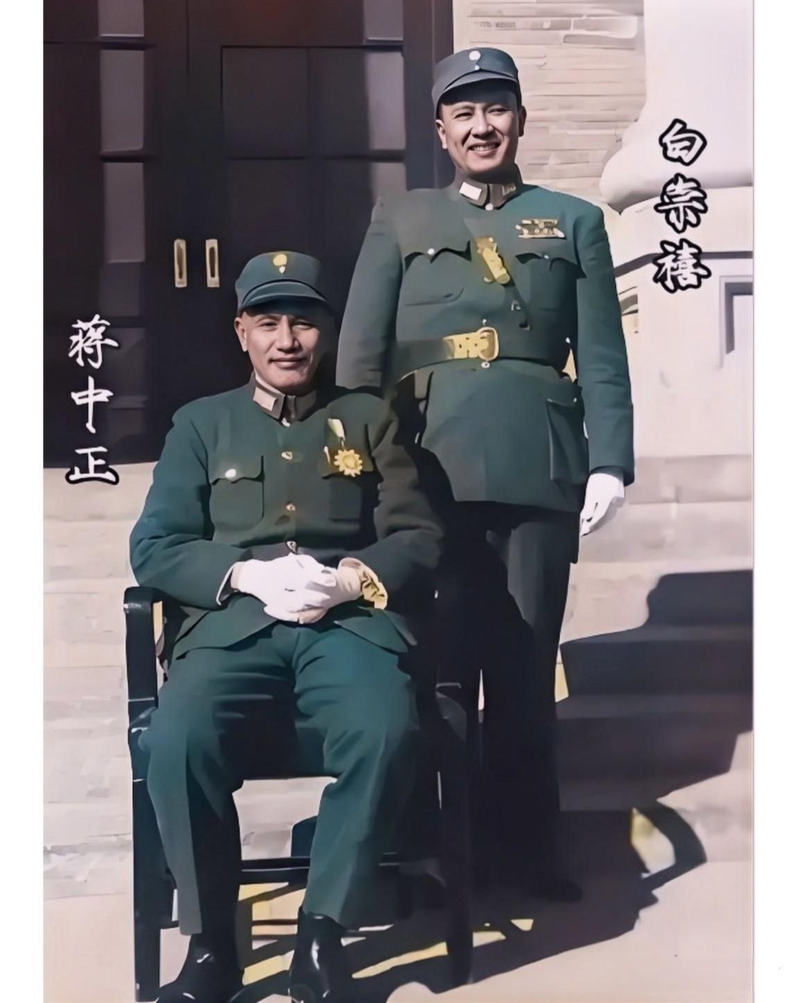 这才是蒋中正和白崇禧的真实貌相，并非演员饰演的角色！这张老照片摄于1946年的南