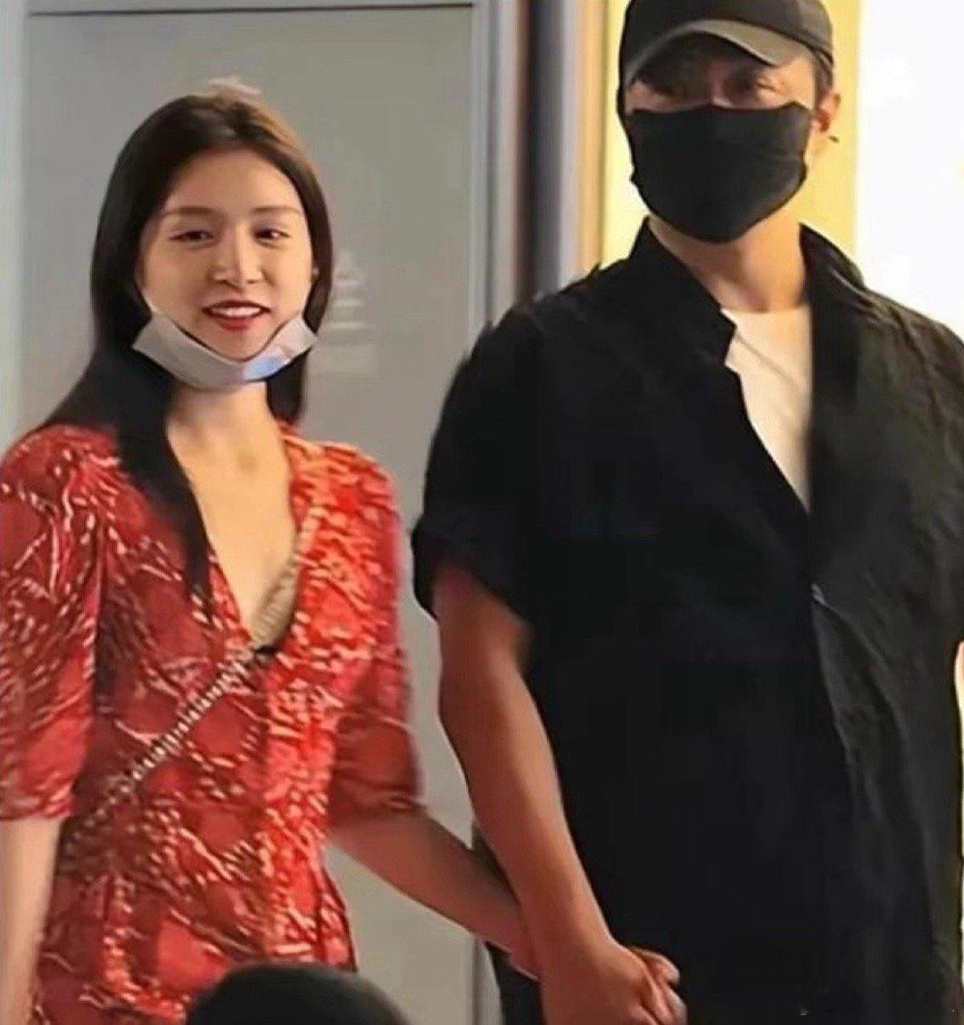 曝陈思诚曾为前女友写歌两个人好像相差20岁，还见过父母貌似。这瓜来的不是时候，难