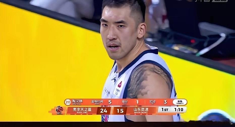 山东高速主教练和大外援直接被罚出场了！真是一场丑陋的比赛啊，山东高速男篮客场挑战