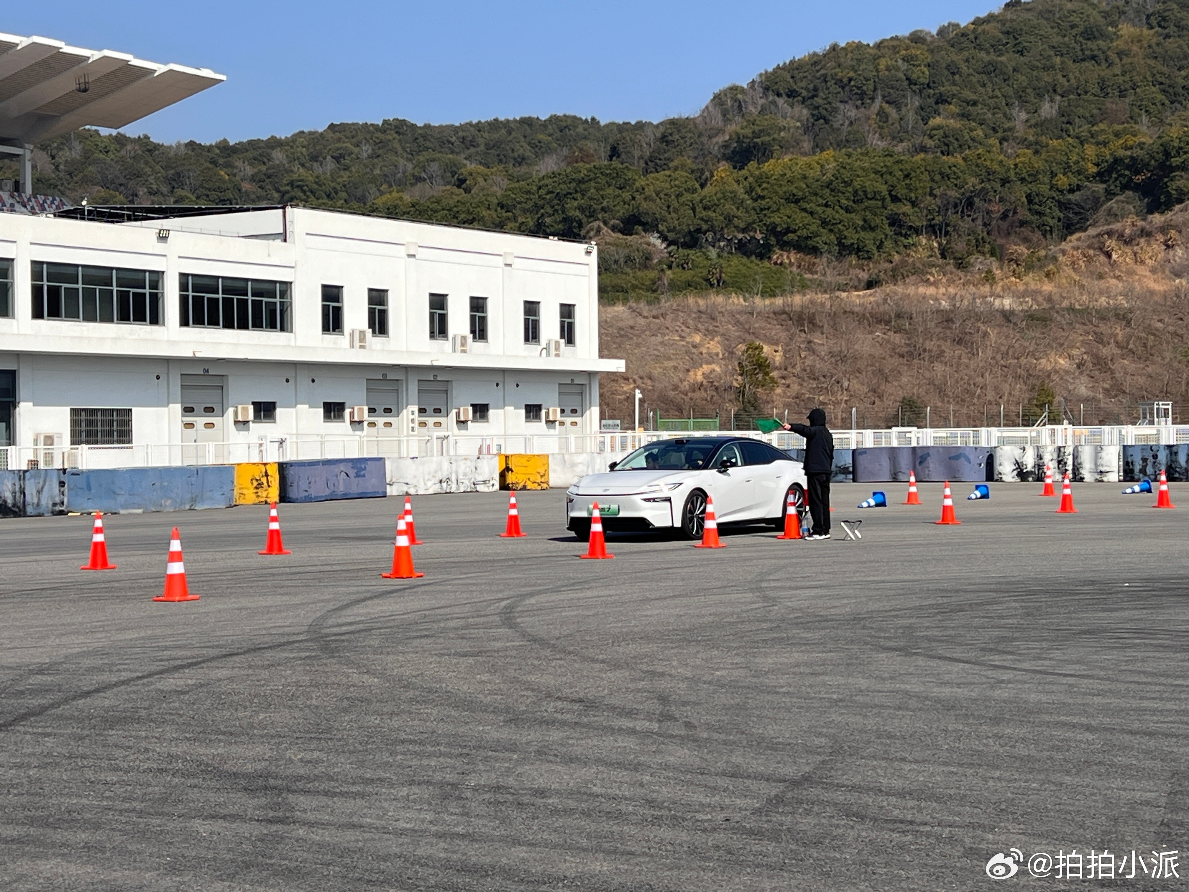 铂智7的首测，我觉得释放出一个明确信号：纯电轿车的竞争逻辑变了。过去，20万级新