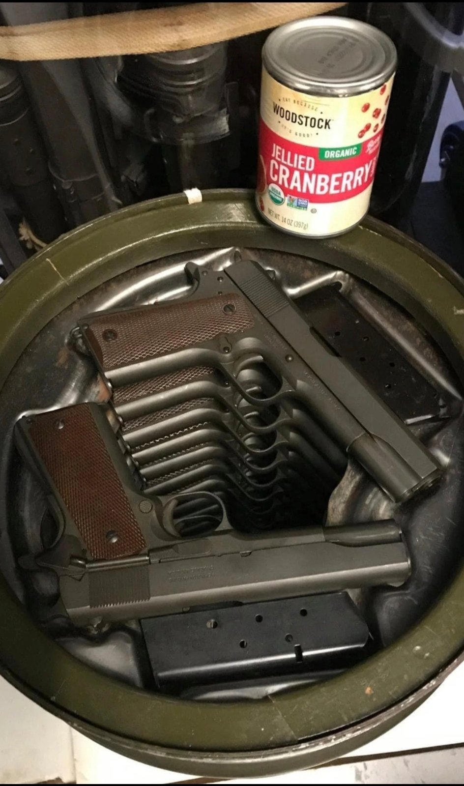 二战时期美军空投的武器箱。里面装的是柯尔特1911A1手枪。​​​